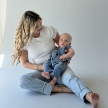 Photo shoot with mom at 5 months